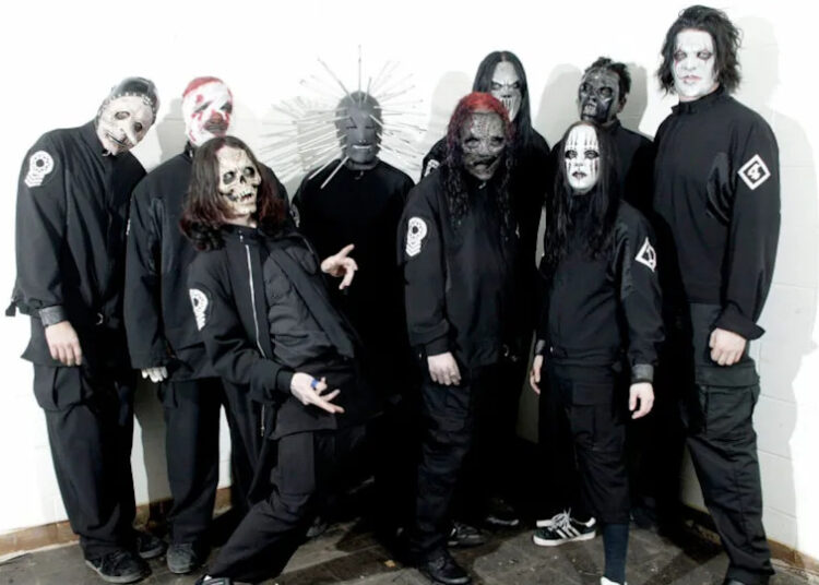 Slipknot pictured in the year 2000.