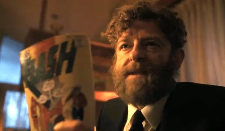 Rabbi Uris holding a Flash comic in It: Welcome to Derry