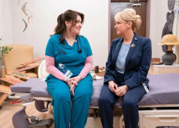 Justin Lubin/NBC Allison Tolman (left) and Wendi McLendon-Covey on St. Denis Medical