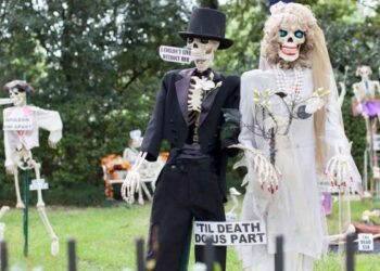 Halloween Skeleton House in New Orleans