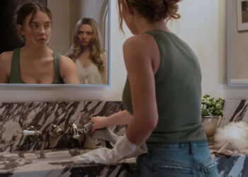 Sydney Sweeney as Millie and Amanda Seyfried as Nina in The Housemaid.Daniel McFadden&sol;Lionsgate