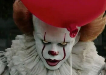 IT (2017) -- Pennywise holding red balloon