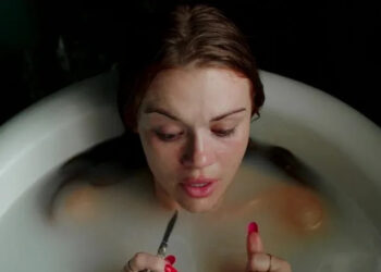 Holland Roden as Zoe Woods in the bathtub with a blade in the Channel Zero episode All You Ghost Mice
