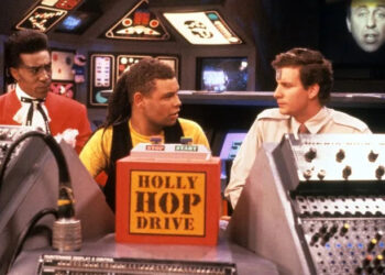 Cat, Dave, and Rimmer engage in conversation in the original run of Red Dwarf