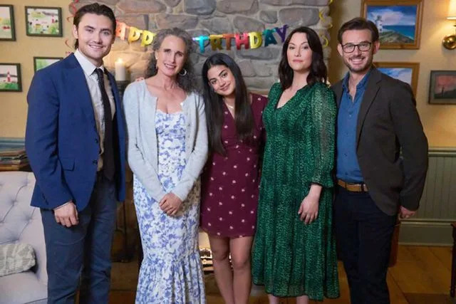 Hallmark Channel Spencer Macpherson as Jacob, Andie MacDowell as Del, Sadie Laflamme-Snow as Alice, Chyler Leigh as Kat, and Evan Williams as Elliot in 'The Way Home' season 3