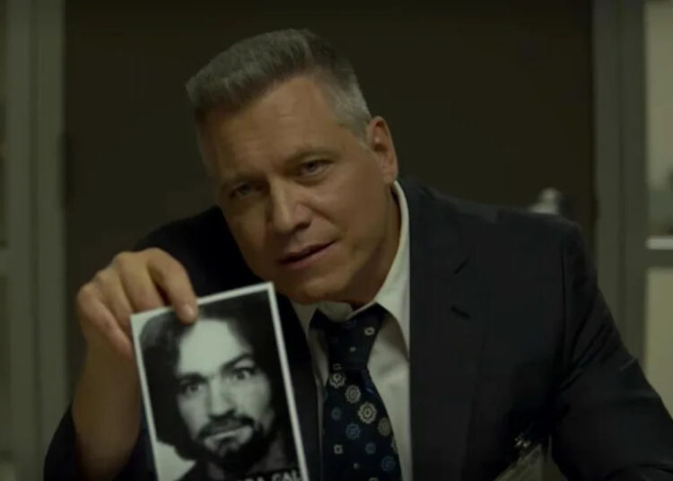 Holt McCallany holding up photograph in Netflix's Mindhunter.