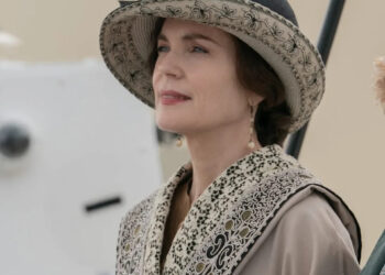 Elizabeth McGovern, who played Cora in Downton Abbey says older women are rarely portrayed as intelligent or attractive in the movies