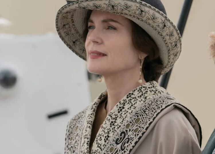 Elizabeth McGovern, who played Cora in Downton Abbey says older women are rarely portrayed as intelligent or attractive in the movies