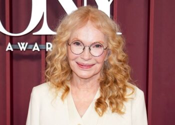Woody Allen's ex Mia Farrow shares Diane Keaton tribute after death - Celebrity News - Entertainment