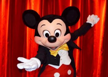 Zacks Industry Outlook Highlights Disney, Paramount Skydance and Starz Entertainment