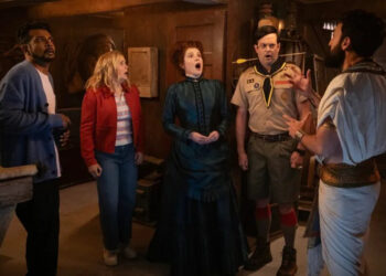 Utkarsh Ambudkar, Rose McIver, Rebecca Wisocky, Richie Moriarty, and Farhang Ghajar in 'Ghosts' Season 5 Halloween episode