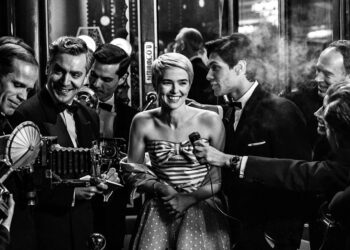 Zoey Deutch as Jean Seberg, center, in a scene from "Nouvelle Vague." (Jean-Louis Fernandez/Netflix via AP (Jean-Louis Fernandez/Netflix)