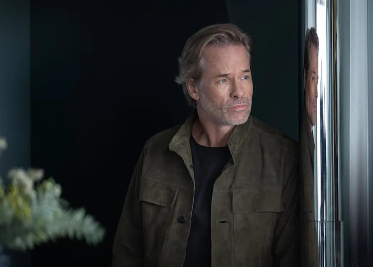 guy pearce as bullmer in the woman in cabin 10. cr. parisa taghizadeh/netflix © 2025