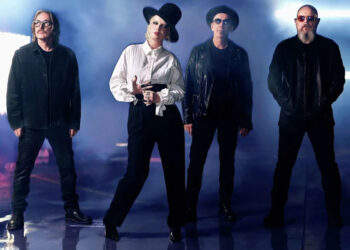 Garbage's Shirley Manson says the music industry has become "entirely unsustainable," warning fans that artists can't survive on streaming revenue. (Joseph Cultice/Sacks & Co. )