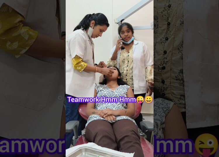 Treatment करें या Phone पे Gossip Hmm🙆👻 #trending #youtubeshorts #shortsfeed #doctor #shorts #dr