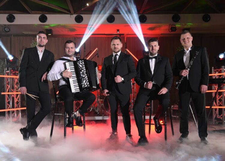 Artist Band • So ljubov za Vas / Артист Бенд • Со љубов за Вас ( Сплет Македонски Песни ) •