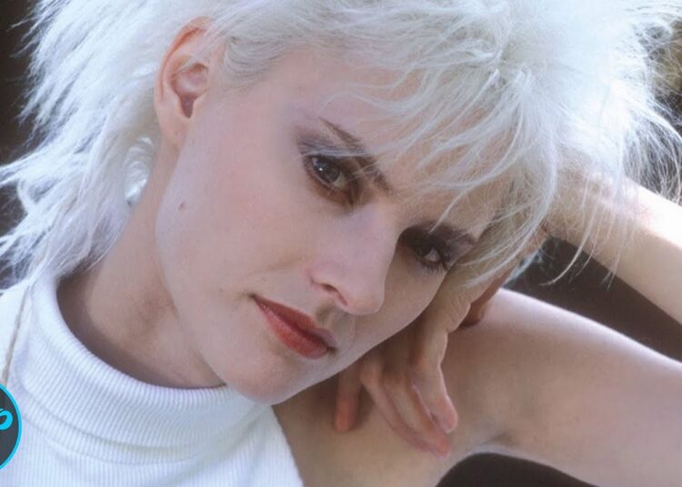 Top 10 Record Labels That Destroyed Their Own Artists