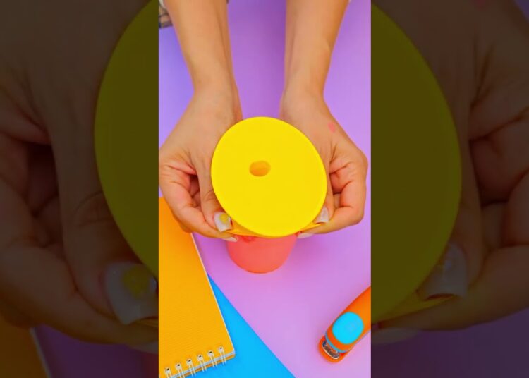 🤣LOL! NO-MESS PAINTING TRICK for LITTLE ARTISTS! #shorts #kids