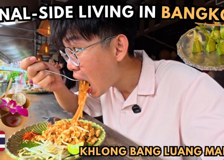 I Found a SECRET Artist Village Beside The Canal in Bangkok! | Khlong Bang Luang Floating Market 🇹🇭