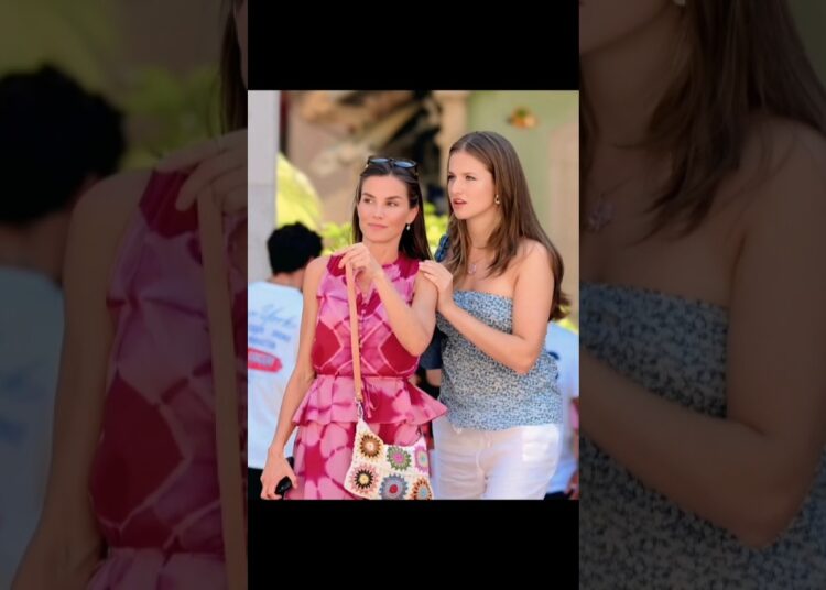 Princess Leonor And Letizia Queen Of Spain Royal Family Beat Moment #princess #leonor #royalfamily