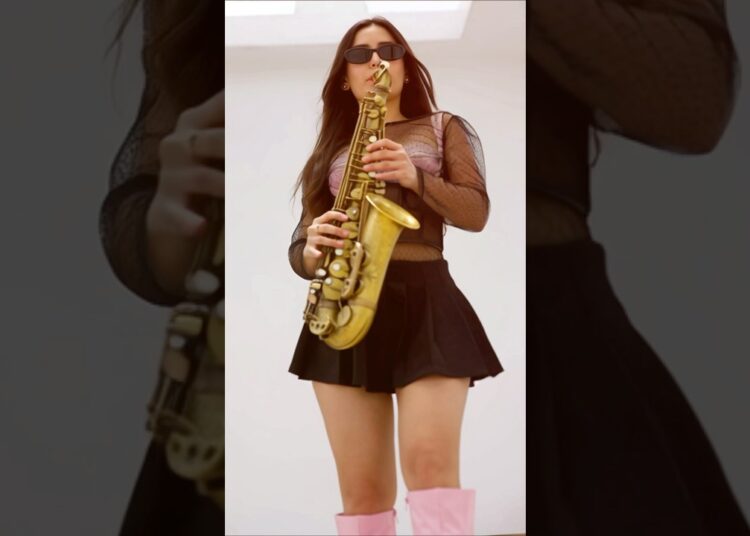 A Stunning Musical Moment Filled with Passion and Artistry #music #livemusic #artists #shorts