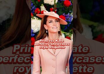 Princess Kate perfectly showcases royal etiquette #kate #camilla #royal #celebrity