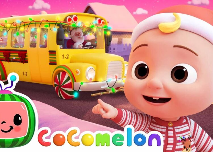 Wheels on the Christmas Bus Song! ❄️🎄 | CoComelon Nursery Rhymes & Kids Songs