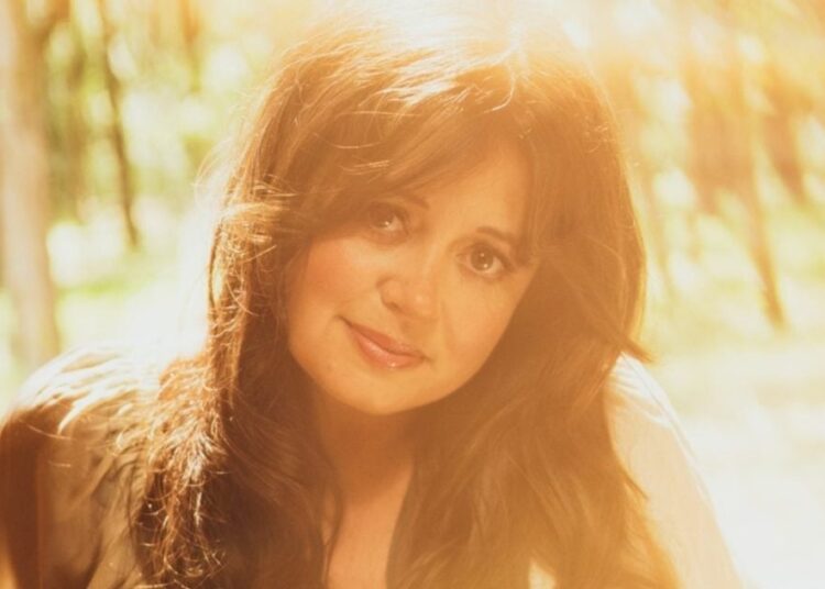 Acclaimed Songwriter Emily Scott Robinson Readies New Album “Appalachia”