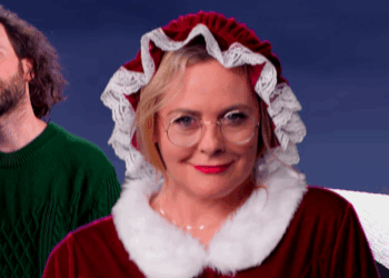 Alicia Silverstone Stars in Kyle Mooney Xmas Music Video