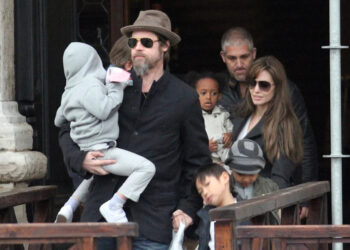 BRAD PITT AND ANGELINA JOLIE WITH THE KIDS IN VENICE