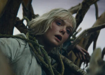 Thia tangled up in a tree in Predator: Badlands