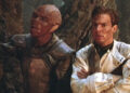 Lou Gossett Jr. as Jeriba and Dennis Quaid as Davidge are stuck on a hostile planet in Enemy Mine