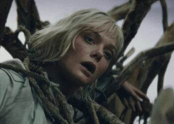 Elle Fanning as Thia wrapped up in tree branches in Predator: Badlands
