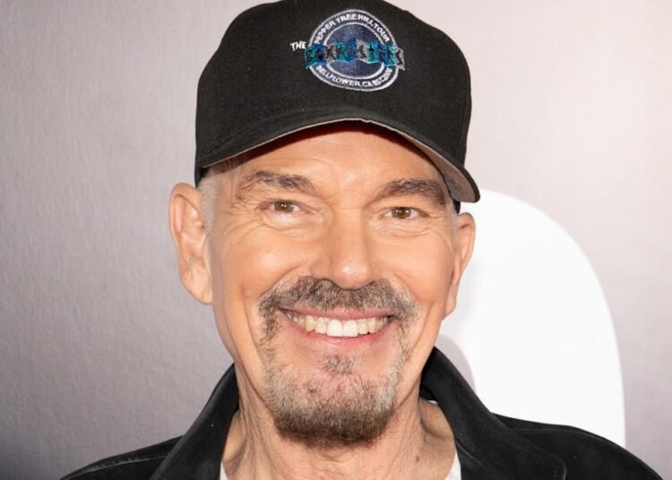 Billy Bob Thornton Calls Out Celebrities Who Send Political Messages During Awards Shows