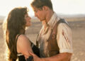 Brendan Fraser as Rick O'Connell and Rachel Weisz as Evelyn Carnahan leaning in for a kiss in the middle of the desert in The Mummy