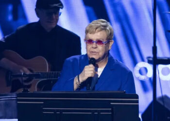 Elton John pays tribute to Brian Wilson at 2025 Rock & Roll Hall of Fame induction ceremony. (Disney/Frank Micelotta)