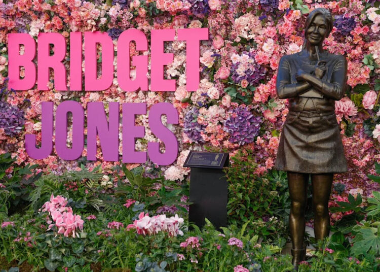 The new Bridget Jones statue in Leicester Square (Invision)