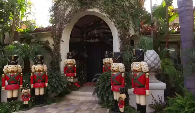 Celebrity Holiday Front Porch Decor Ideas You Can Recreate Yourself