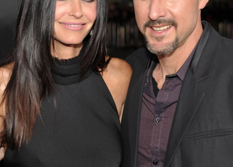 Actors Courteney Cox and David Arquette arrive at the world premiere of The Weinstein Company's "Scre4m" presented by AXE Shower at Grauman's Chinese Theatre on April 11, 2011 in Hollywood, California.