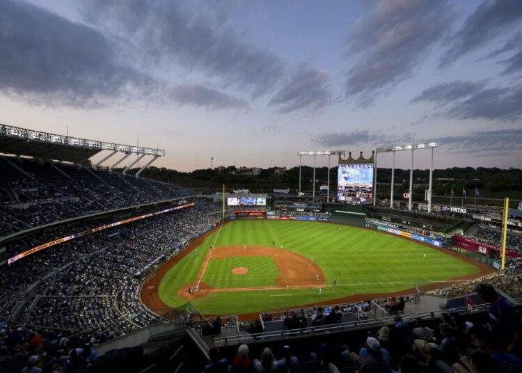 Cuban Free Agent Shortstop Jaider Suárez Expected to Sign With Kansas City Royals In 2026 International Signing Period.