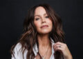 Cyndi Thomson shares 'Christmas in New York'