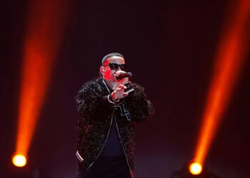 Daddy Yankee singing