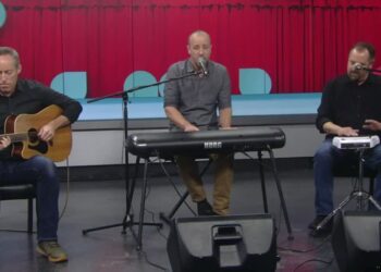 Dan Kolesari Performs Latest Song Live