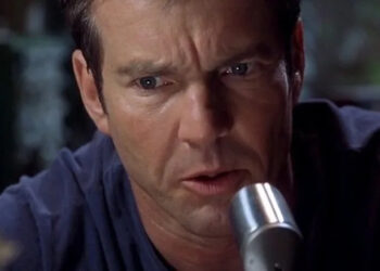 Dennis Quaid speaks into a ham radio microphone as Frank Sullivan in Frequency