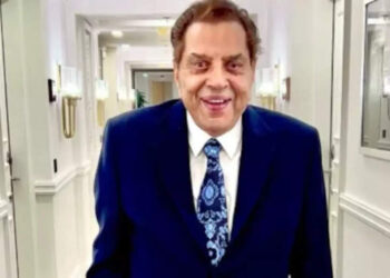 Dharmendra health update: An ambulance spotted leaving the actor's house, security tightens at Juhu cremetorium | Hindi Movie News