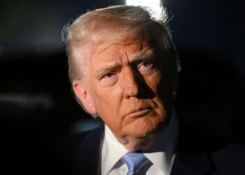 Donald Trump accused of 'rapidly declining' after Fox mishap - Celebrity News - Entertainment