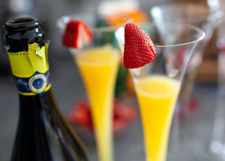 Entertainment this Week: Mimosa Fest, Small Town, Big Night Out, Soroptishop Holiday Artisan & Craft Faire and more!