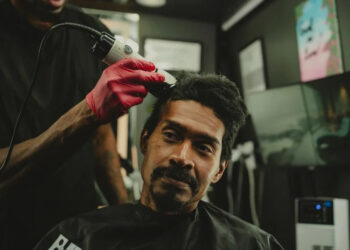 Moviegoers watched a special early screening of “Bugonia” on Monday with one condition—going bald. (Quinn Niekrasz and Focus Features)