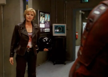 Major Carter (Amanda Tapping) in <em>Stargate SG-1</em> “Space Race”