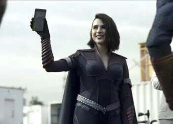 The Boys, Stormfront showing off something on her phone